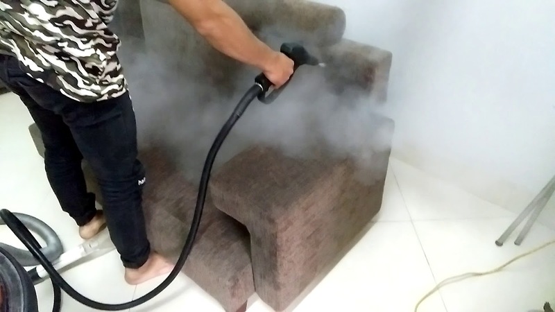 Máy phun hút hơi nước nóng có tác dụng giúp loại bỏ các vết bẩn 