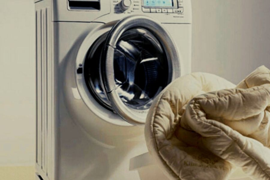 :Lấy ga trải giường riêng ra để giặt